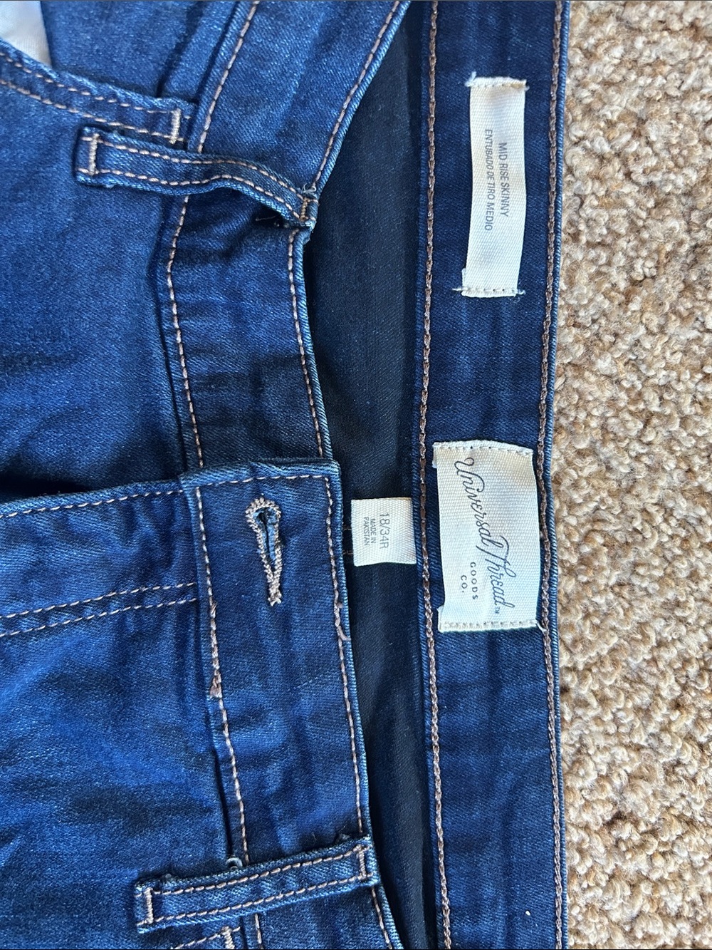 Universal Thread Dark Blue Women's Skinny Jeans - Picture 2 of 2